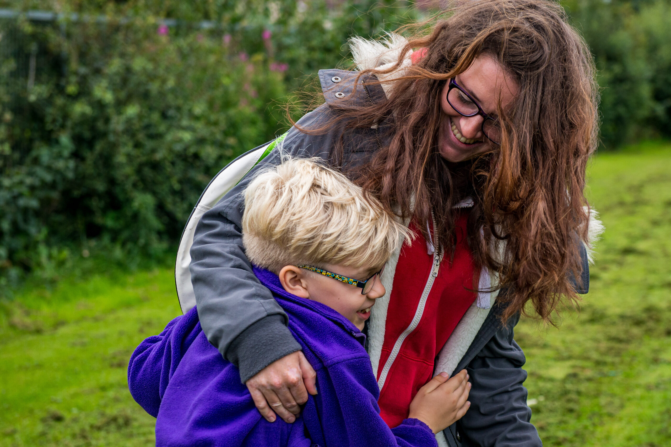 mum-and-child-hugging